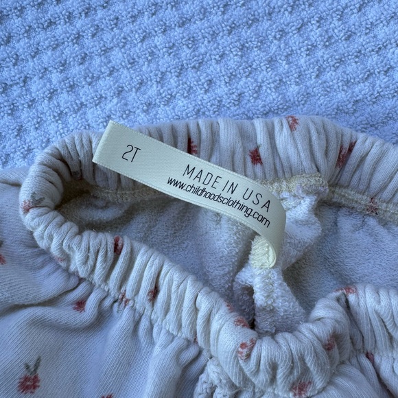 Childhoods Clothing shorties. Size: 2t. Color: daisies on natural. EUC - Picture 3 of 3